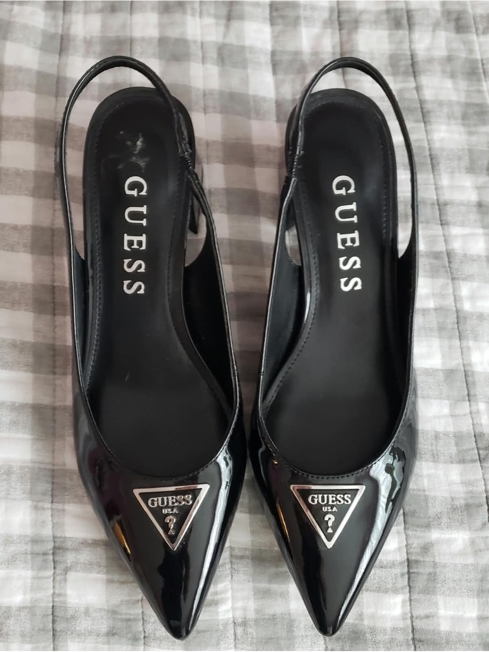 GUESS Black Patent Pointed-Toe Slingback block heel with Logo Triangle
